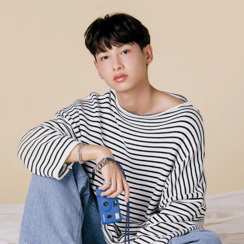 Gun: Atthaphan PhunsawatOctober 4, 1993.Weight: 56 kg. / Height: 170 cm.Education: Currently studying at the Faculty of Political Science, Ramkhamhaeng University.Instagram: gun_atthaphanTwitter: AtthaphanP