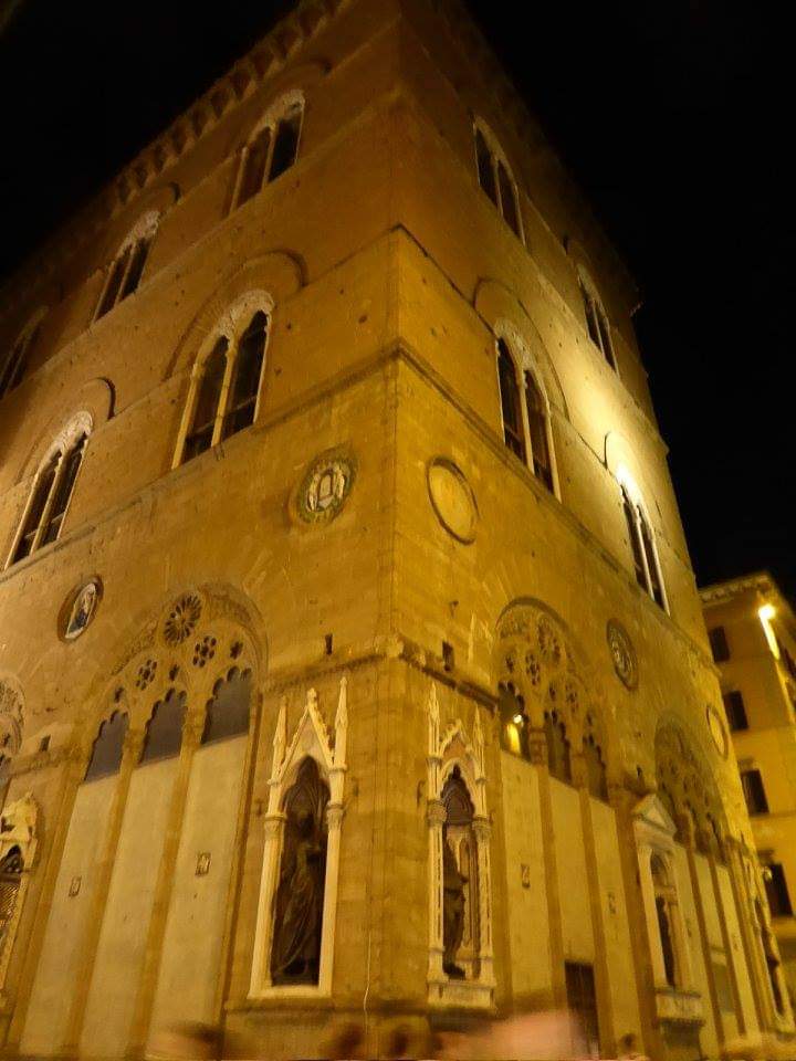 skymanuelima's tweet photo. As igrejas, não só na Europa mas um pouco por todo mundo, são autênticos museus. Em Florença, Itália essa afirmação não foge à regra. #igreja #arquitetura #arte #esculturas #obrasDeArte #Itália #travelphotography #viagens #Florenca #FotógrafoAmador https://t.co/Sb6A6OKThh