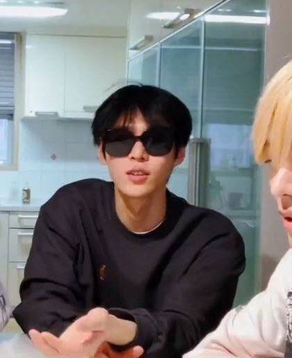 onyour_jayy's tweet photo. ใส่แว่นเก็บทรงนิดนึง #NCT_DOYOUNG https://t.co/vHfuu6edaK