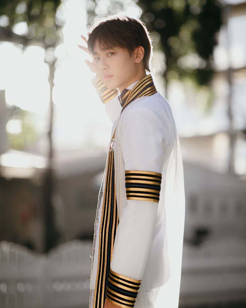 MarkGun_'s tweet photo. I wish you nothing but the best on your special day.
🎂💛
#GNonlineBD23rd 
Cr:logo https://t.co/gLxcSo019K