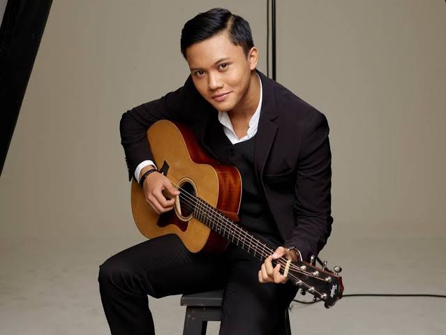 why Rizky Febian is not “privileged” and is actually BEST SINGER and 4th gen IT BOY: a thread bc im tired of yall reducing them to “anaknya Sule”  https://twitter.com/cudble/status/1348873632840179713