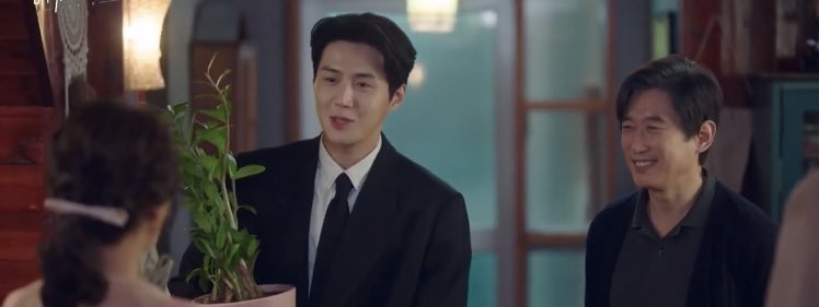 21. MONEY PLANT. Remember when everyone believed JP started watering the plant to symbolize his growing feelings for Dalmi? Yes. But, we’ve been deceived. All this time it was also foreshadowing JPs love for money. That’s why this plant never went back to DS.  #StartUp