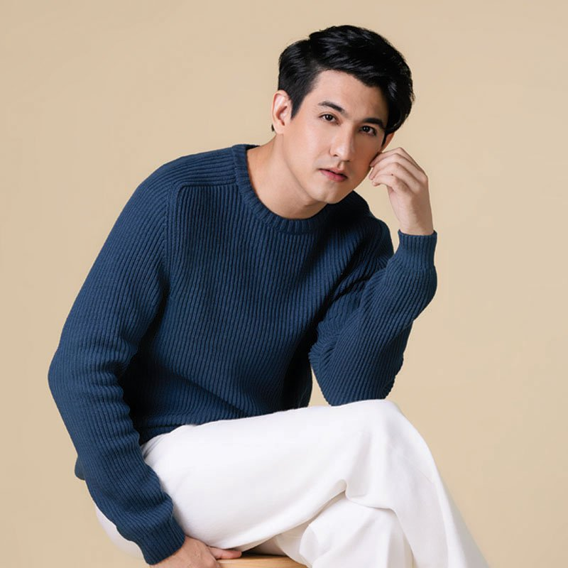 Leo SaussayJanuary 15, 1990Weight: 67 kg. / Height: 180 cm.Education: Graduate Bachelor degree Faculty of Mass Communication Technology Ramkhamhaeng UniversityInstagram: leo_saussayTwitter : -