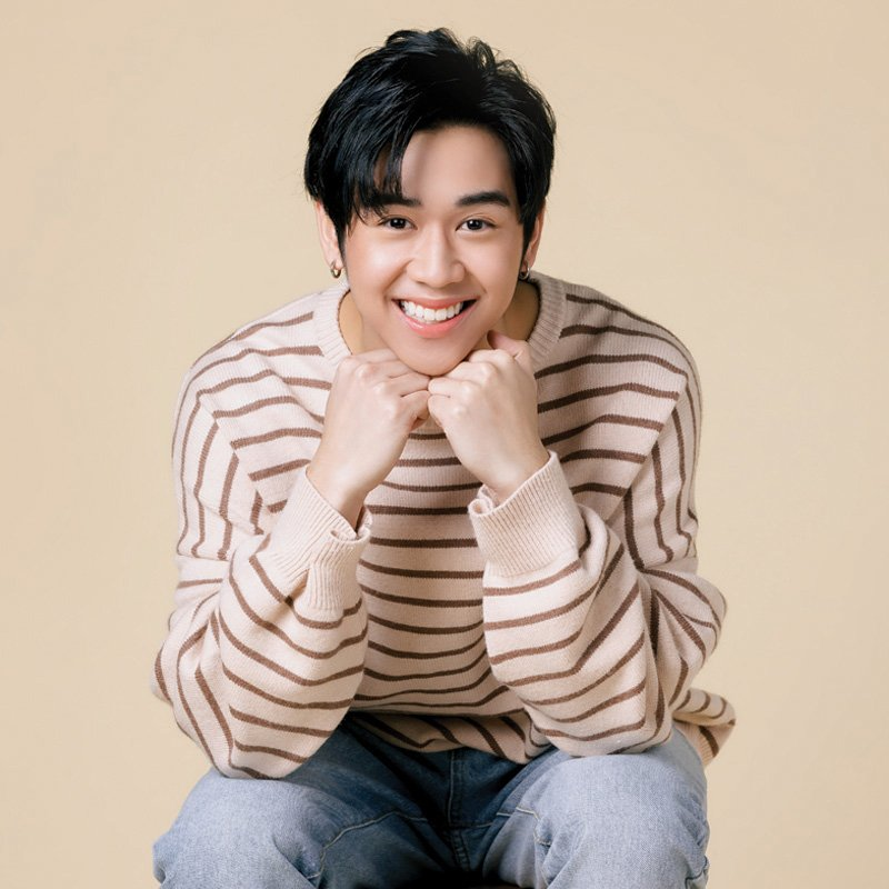 Louis: Thanawin ThiraphosukarnDecember 5, 2000.Weight: 59 kg. / Height: 175 cm.Education: Currently studying a bachelor's degree Aeronautical Engineering Assumption UniversityInstagram: louis_bvevoTwitter: LouisBvevo