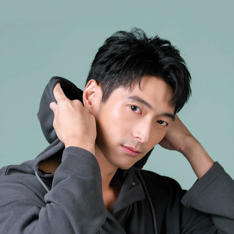 Na: Thanaboon Wanlopsirinan28 November 1988Weight: 65 kg. / Height: 180 cm.Education: Graduation Bachelor degree Faculty of Communication Arts Academic fields Assumption UniversityInstagram: saruoicTwitter: oicsaru