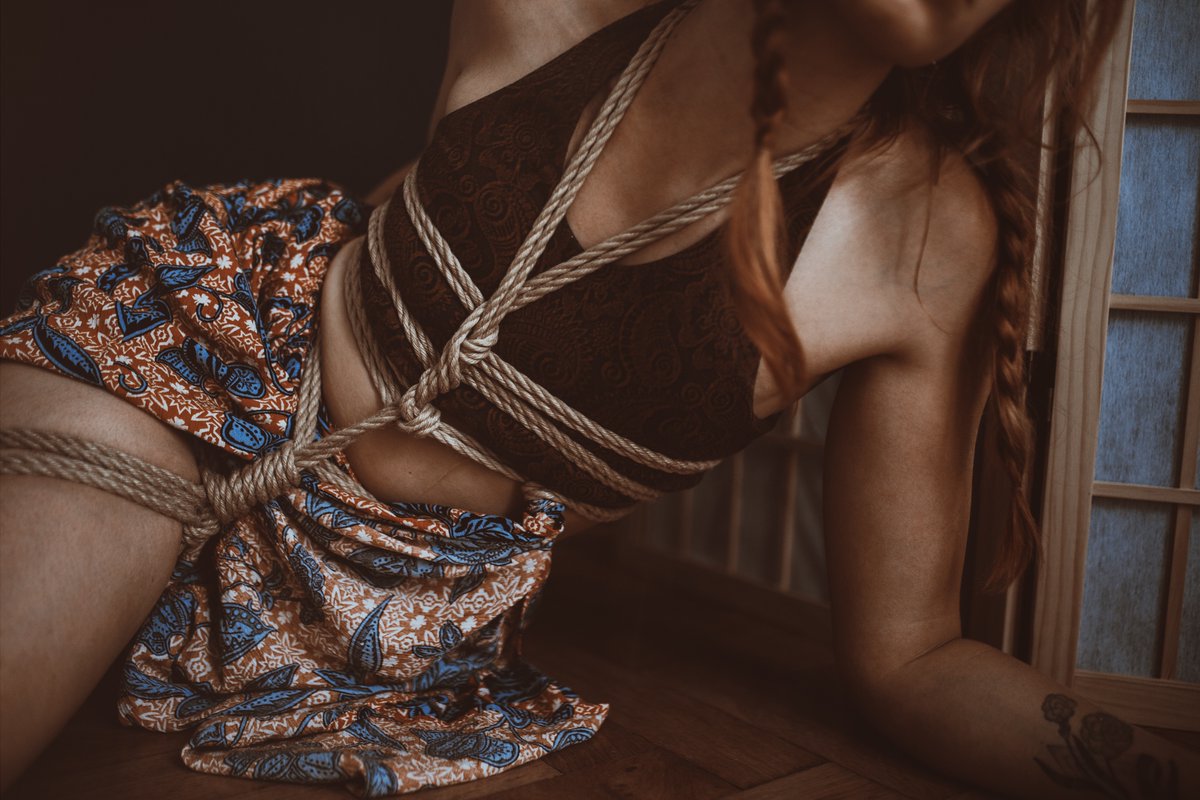 ElenaStrawberry's tweet photo. selfshots. selftied. 

#shibari #shibariart #shibariphotography #seftied #selfshots #selfie #kinbaku #ropes #ropeart #ropephotography #moody #artsy #girlsinropes #ginger https://t.co/HfQm2HNNkV