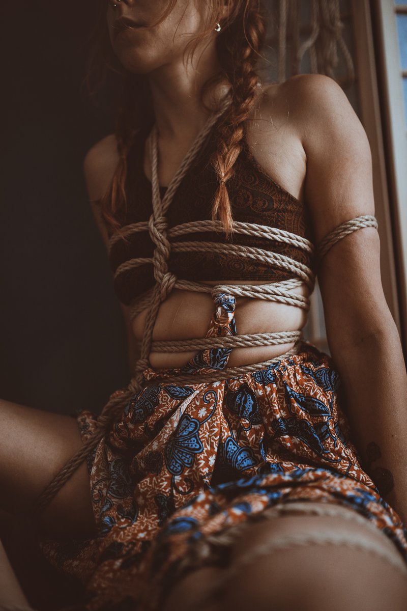 ElenaStrawberry's tweet photo. selfshots. selftied. 

#shibari #shibariart #shibariphotography #seftied #selfshots #selfie #kinbaku #ropes #ropeart #ropephotography #moody #artsy #girlsinropes #ginger https://t.co/HfQm2HNNkV