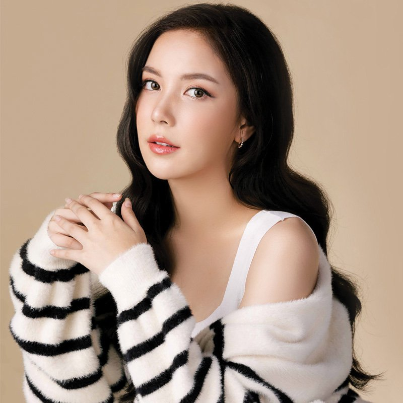 Mook: Worranit ThawornwongOctober 9, 1996Weight: 52 kg. / Height: 170 cm.Education: Graduation Bachelor degree Faculty of Humanities Kasetsart UniversityInstagram & Twitter: mookworranit