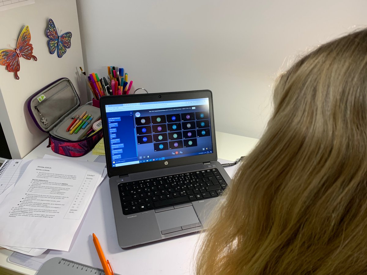 #homeschooling  Tag 2

#Schulchaos am Tag 1 #homeschooling Tag 2 mit einem reibungslosen Start in den Morgen, ein erster guter Start zum digitalen #Unterricht. Video Konferenz im Fach #deutsch  7:45Uhr am HGG.