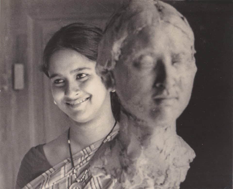 IndiaArtFair's tweet photo. The artist, his sitter and the resultant sculpture! ♥️

In portraits of friends and acquaintances, #SarbariRoyChoudhury (1933-2012) bestowed the mood his sitters evoked in him.

▶️ Currently on view at @AkarPrakar until Feb 13: https://t.co/s6jnZW4hkw https://t.co/6FVEaijEWa