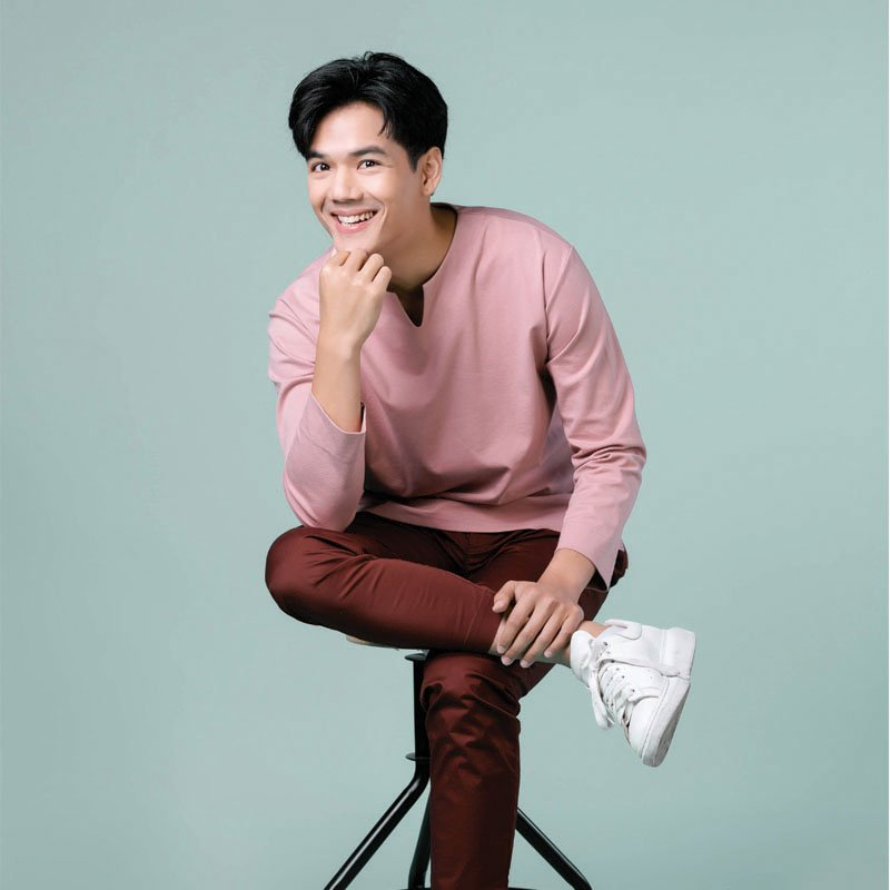 Nicky: Nachat Juntapun25 March 1990Weight: 68 kg. / Height: 178 cm.Education: I am currently pursuing a bachelor's degree. Faculty of Humanities Bangkok Thonburi UniversityIG: nickynachatTW : -