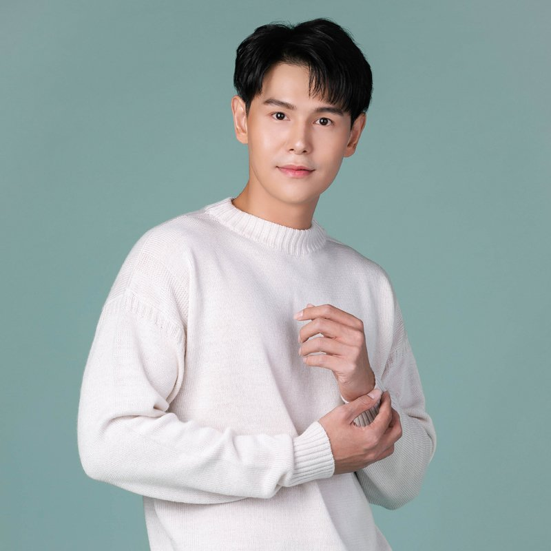 Papang: Phrom Phiriya Thongphuttarak18 February 1993Weight: 72 kg. / Height: 185 cm.Education: I am currently studying a bachelor's degree. Faculty of Communication Arts University of the Thai Chamber of CommerceInstagram & Twitter: papangpt