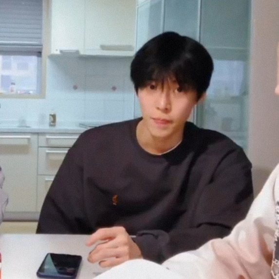 Ty_naluknaluk's tweet photo. หล่อไม่ไหวเลยนายคนนี้ ขอจีบได้มั้ย #NCT_DOYOUNG https://t.co/ak5GfxpE4l