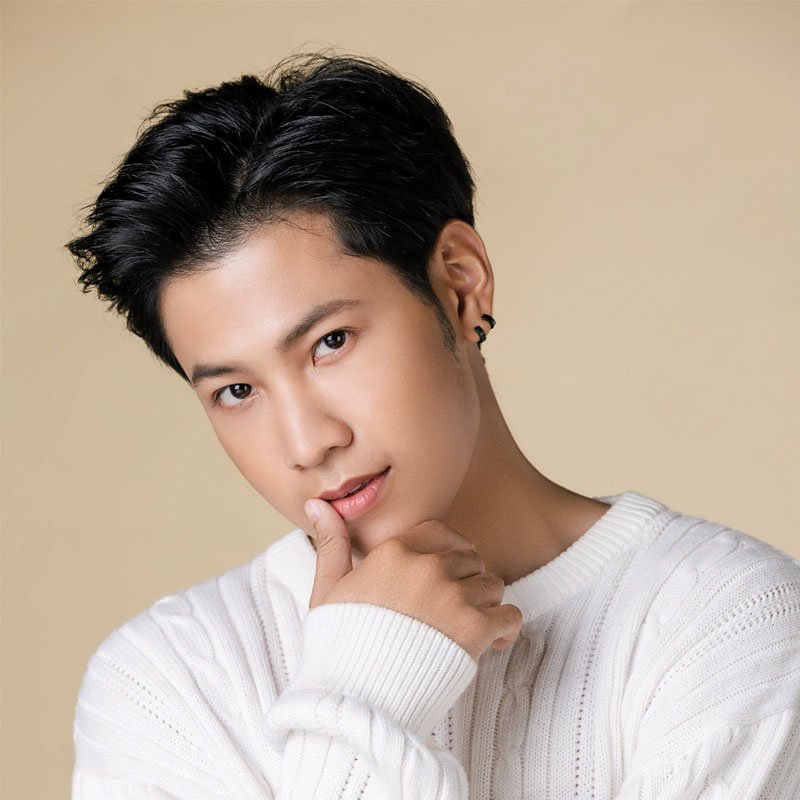 อัพเดตโปรไฟล์ใหม่ หล่อจังเลยค๊าบ ☺️

gmm-tv.com/artists/

#SingtoPrachaya
#สมุนจ้าวป่า