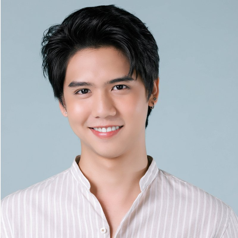 Sing: Harit Cheewagaroon8 March 1997Weight: 64 kg. / Height: 179 cm.Education: Graduation Bachelor degree Faculty of Communication Arts Bangkok UniversityInstagram & Twitter: ssingss