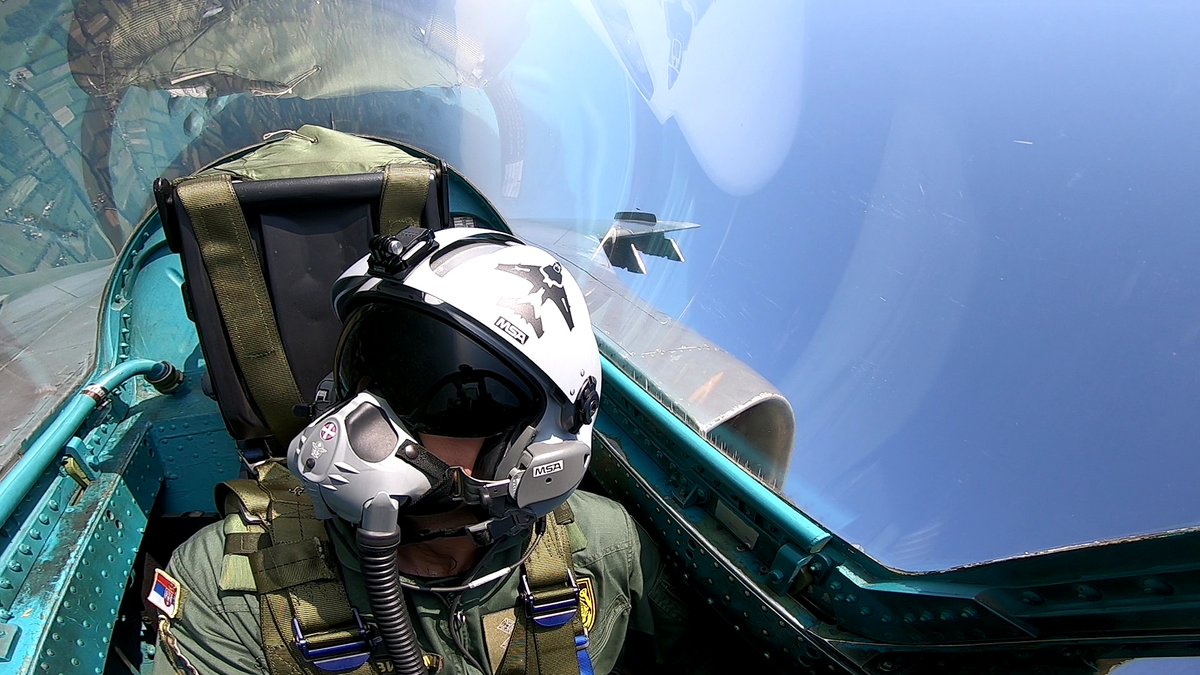 mo_i_vs's tweet photo. Негде изнад Србије🇷🇸 #pilot #avijacija #rvipvo #VojskaSrbije https://t.co/tYZRtYU9JM