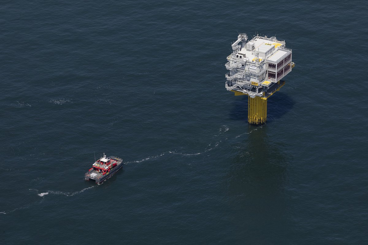 Via corporate PPA’s slaagt <a href="/EnecoBE/">Eneco Belgium</a> erin om bedrijven energie toe te wijzen van #offshorewind én te investeren in nieuwe parken. Maar is er voldoende groene stroom? Experts Thierry Aelens en <a href="/migueldsch/">Miguel de Schaetzen</a> houden de toekomst van offshore wind tegen het licht: bit.ly/39sceLF