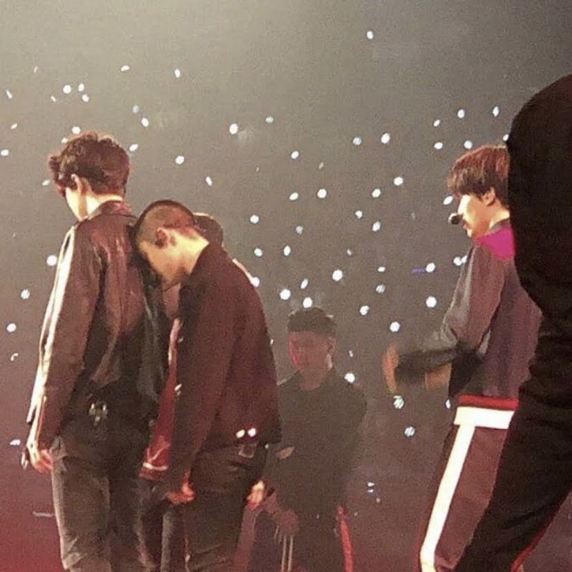 yoromoone's tweet photo. #OurPrideKyungsooDay #kyungsoobirthday #KyungsooMySunshine 
Everybody loves Kyungsoo 💖💖💖💖 https://t.co/k36mRw0YPE