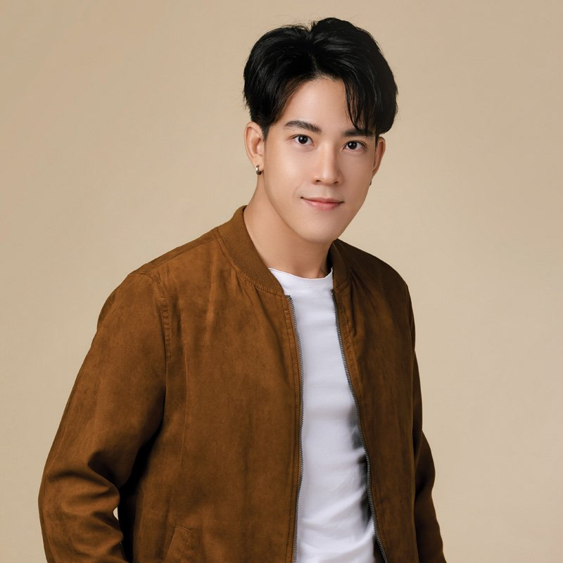 Victor: Chatchawit Techarukpong22 March 1992Weight: 65 kg. / Height: 174 cm.Education: Graduation Bachelor degree Faculty of Tourism and Service Industry University of the Thai Chamber of Commerce.Instagram: victor_zhengTwitter: victorzheng_v