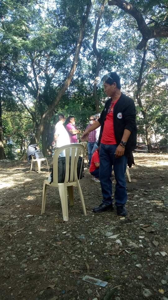 Buti pa pag tungkol sa CHA CHA may community educational drives ang gobyerno pero pag tungkol sa COVID, mass testing, at vaccination, wala. 

Habang ang daming nagugutom dahil sa kawalan ng trabaho at ayuda, pansariling interes ang inaatupag ng gobyerno. 

#BakunaHindiChaCha