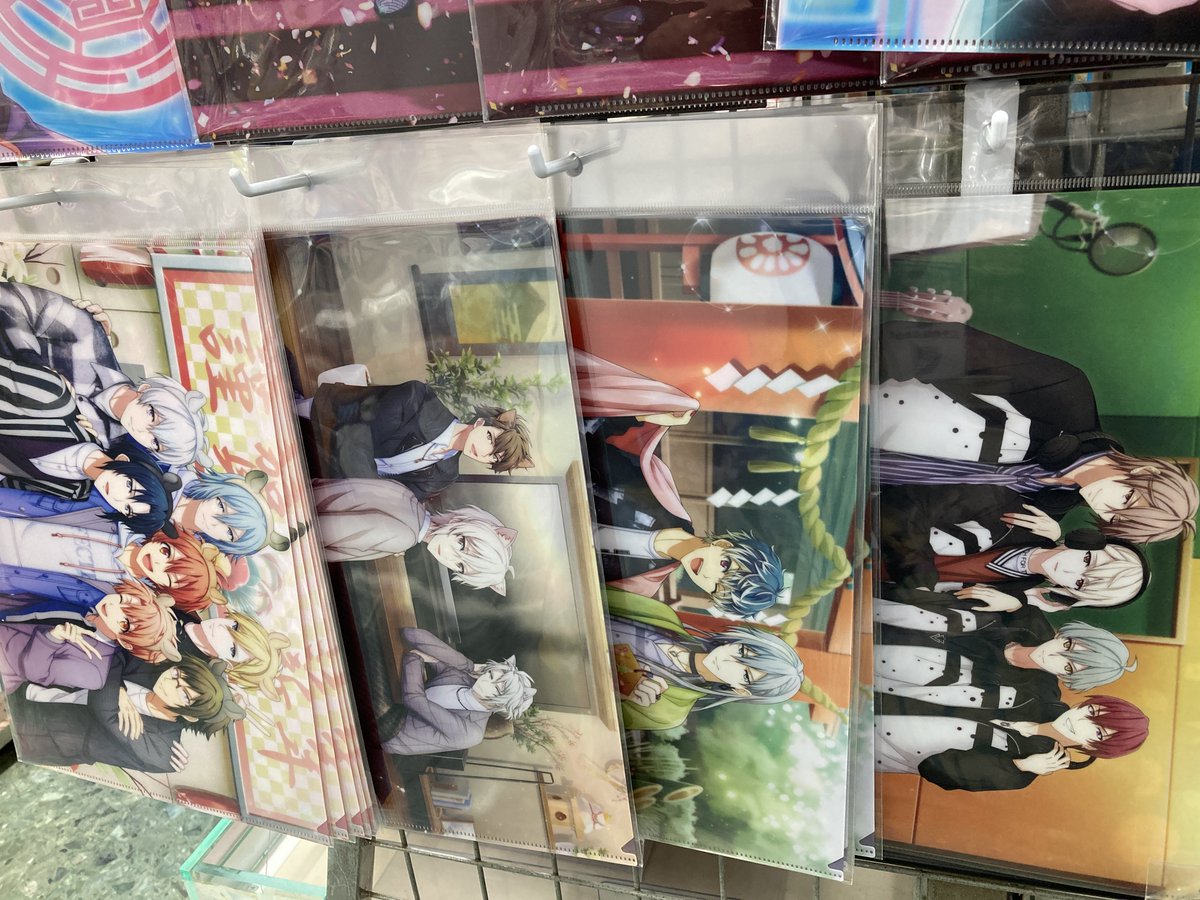 アニメイト布施 お会計時にアプリ会員証のご提示で1ｐプレゼント グッズ情報 アイドリッシュセブン より お正月絵柄の キャラバッジコレクション クリアファイル がレジ前アイナナコーナーにて好評販売中フセ
