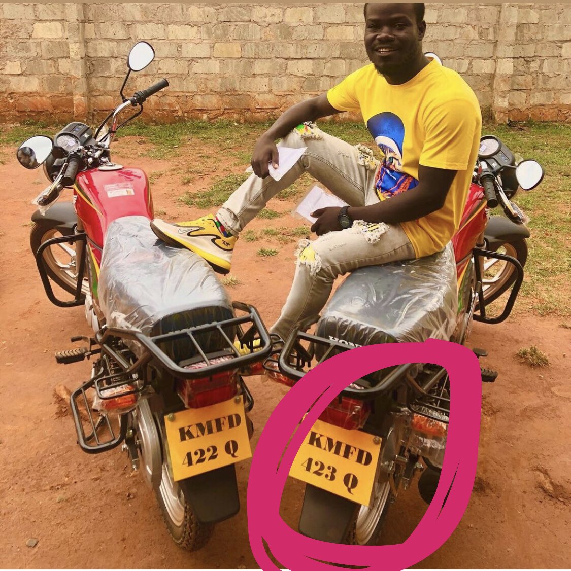 mulamwah's tweet photo. One of my bikes has been reported missing KMFD 423Q, last seen today at kitale stadium area around 10:30am,rider says he was buying some items and found it missing at the spot he left it,RT and share WIDELY, any information given will be highly appreciated. @DCI_Kenya  @NPSC_KE https://t.co/VsRdayaxh4
