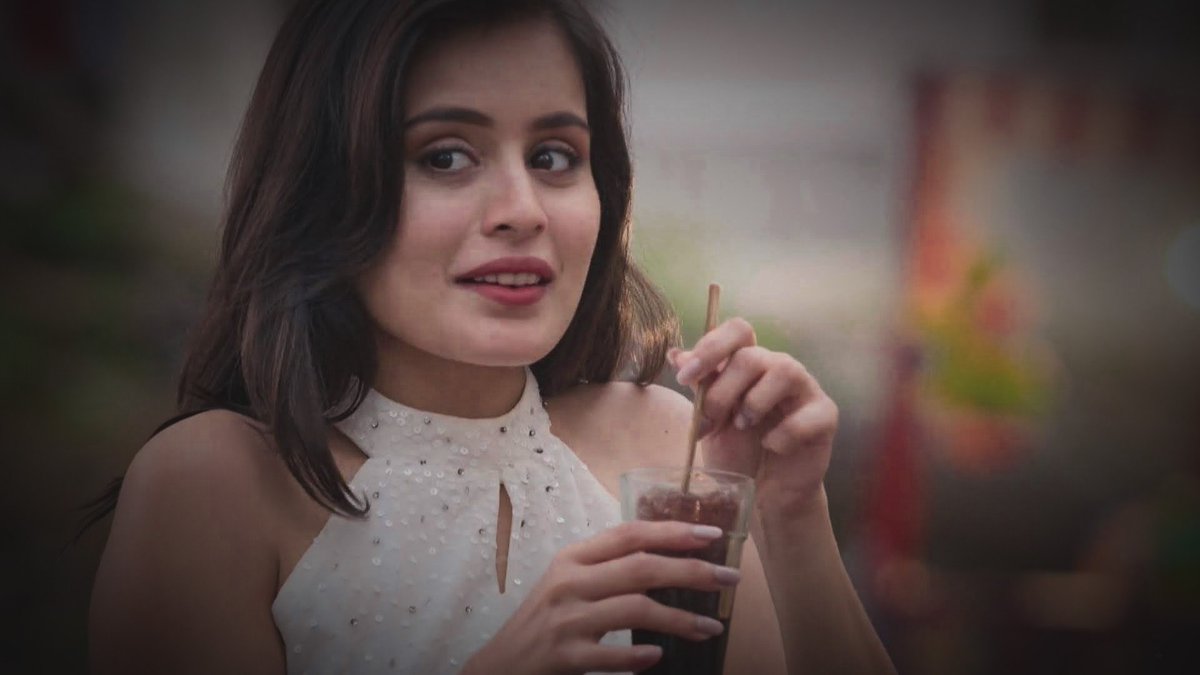 TheRheaSharmaFc's tweet photo. ▪︎The Rhea Sharma Caps Today▪︎

Her simplicity is adorable 🥺❤

@rhea_shrm 

#RheaSharma #YehRishteyHainPyaarKe https://t.co/c1LXZdtywp