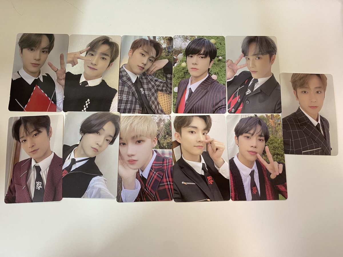 wonhosph's tweet image. film festival md previews:
• photocard holder (red&amp;amp;black) photocards
• polaroid photocards