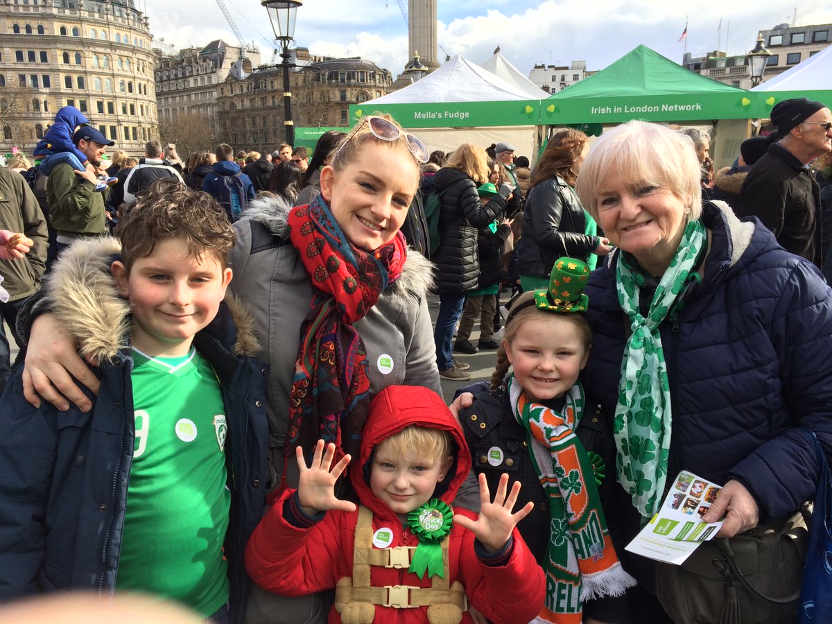 Who are the Irish in Britain today? This morning’s thread  There were 681,952 people born on the island of Ireland living in Britain in the last census, but it’s been suggested that up to 6 million have an  #Irish grandparent and 1 in 4 have Irish roots of some kind. 1/7