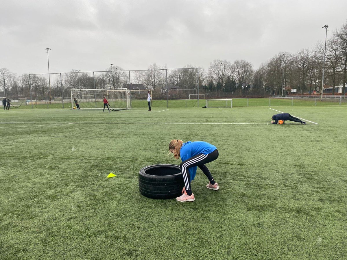 FitLekker's tweet photo. 19 januari Bootcamp voucher verzilvering voor Sv De Lutte afdeling Handbal o.l.v Brigitt Loos bootcamp instructrice. Wij wensen de deelnemers alvast veel plezier! https://t.co/EcJva93N6q