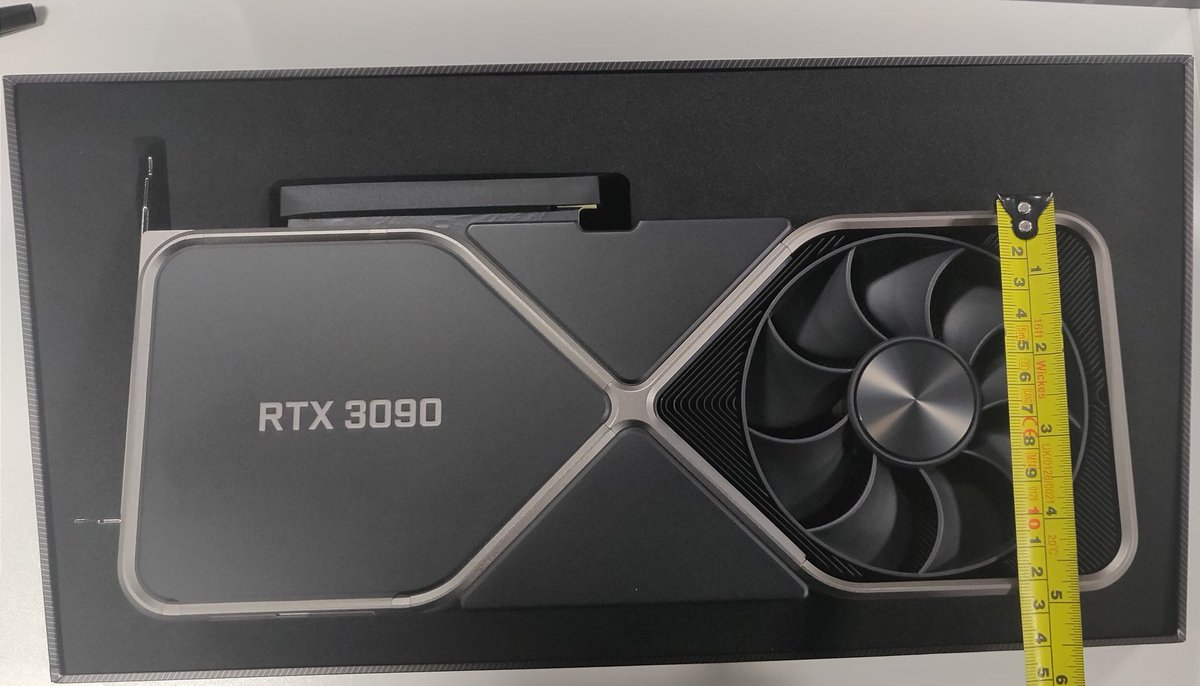 Buck3131's tweet photo. This thing is huge!!!
#thatwhatshesaid @NVIDIAGeForceUK https://t.co/snJK9JsEsG