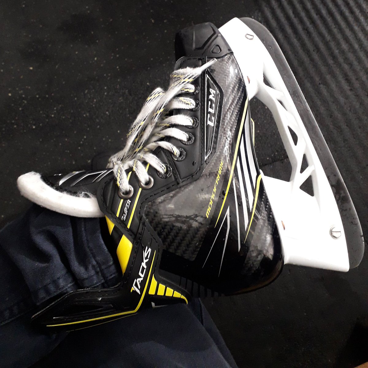 MidKnight9's tweet photo. @geometric Nice to see you're adapting to the ice rinks being closed. I always rush over to my local in Kent in between lockdowns. https://t.co/p3ZCVbtJhf