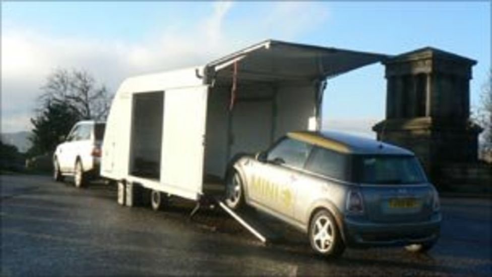 That, however, is not the end of the story. While Brian's Mini was put into a trailer and towed back south by Range Rover, I had to get the Roadster back the next day. To complicate things further, I had to be in Ireland by Saturday for a major birthday party. What to do?