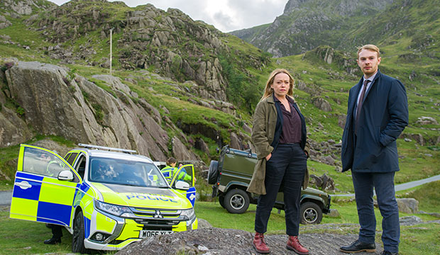 SeriesManiaPro's tweet photo. [News] @BBCOne Wales and Welsh broadcaster @S4C have renewed psychological crime drama #Hidden for a third season
This @SevernScreen production distributed by @all3media was pitched at #SeriesManiaForum 2016 and is still a success since it first aired in 2018
#FromPitchToScreen https://t.co/DhBaw24WRX