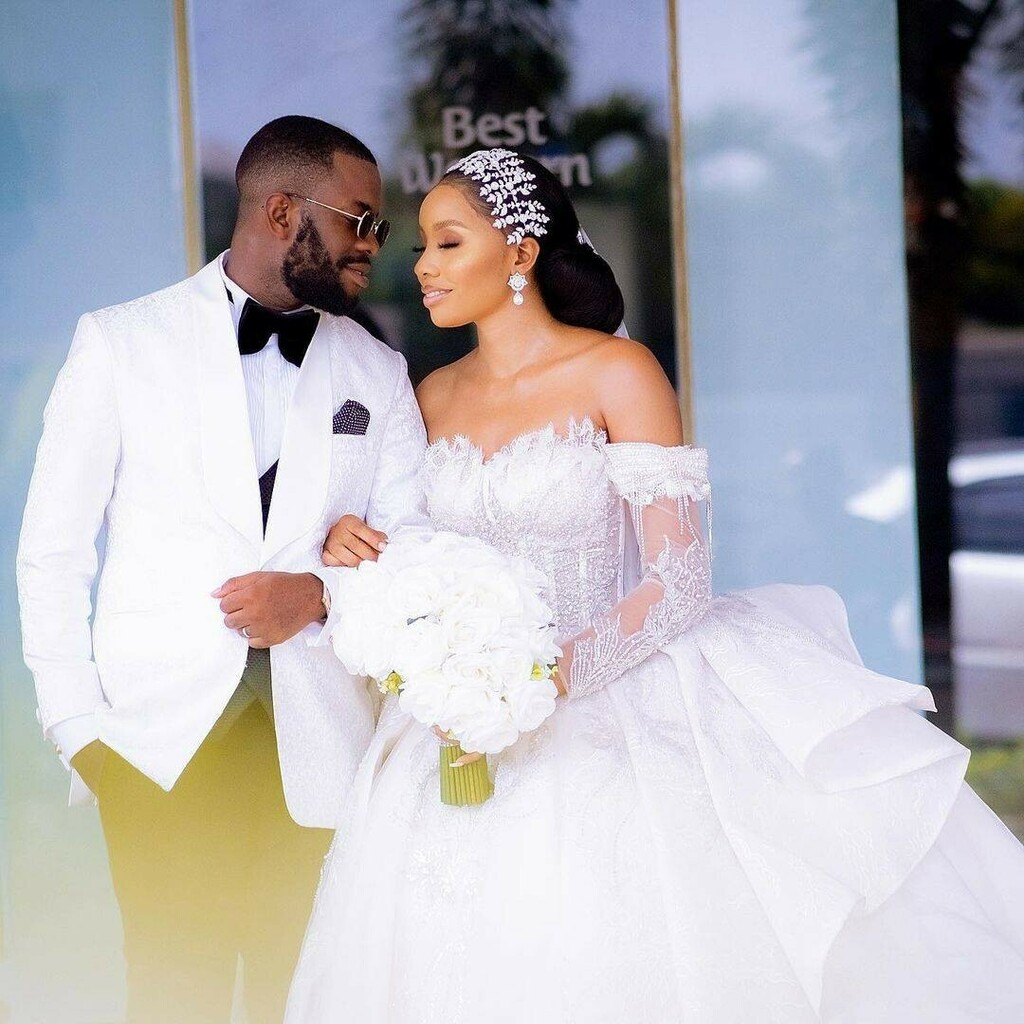 BellaNaijaWed's tweet photo. Hand in hand with the very one I love

#isforever

Bride @ify_uti
Makeup @dumsyglowtouch
Hair @sunnybeautysolution
Dress @bridesnmoreikeja
Planner @elithan_events @alxina_empire_events
Photography @laphyphotography

#BellaNaijaWeddings https://t.co/O7uTXzg6IJ https://t.co/feokwszVWT