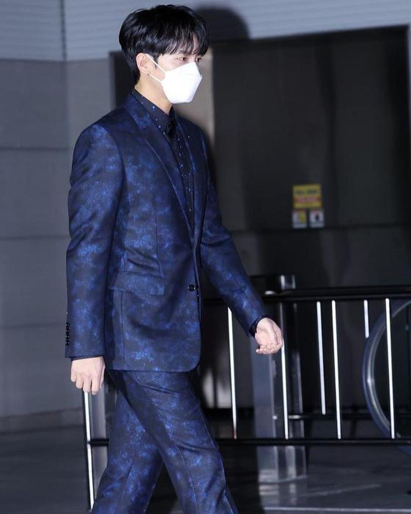 lsg_myanmar's tweet photo. [09/01/2021] 💕Lee Seung Gi💕35th Golden Disc Awards HQ Press Photos 😍 

crd: naver 

#GoldenDiscAwards #goldendisc 
#DigitalSongDivision 
@leeseunggi.official 
#이승기 #LeeSeungGi #လီဆြန္းဂီ
#イスンギ #李昇基  #parksodam
#LSGMyanmar #Myanmar_Airen #Airen @hookent3 https://t.co/K54WR8ICaC