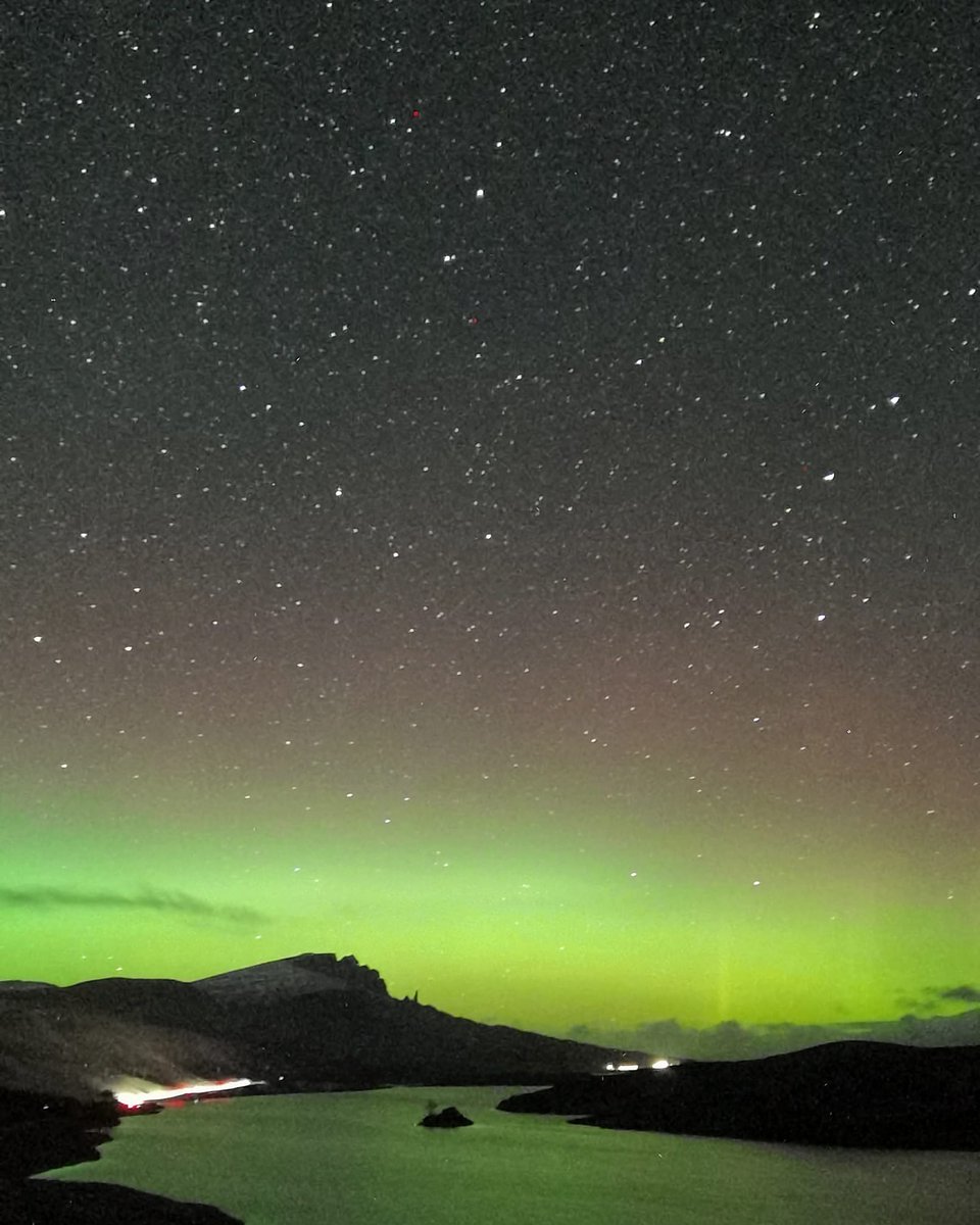 BeingScots's tweet photo. Incredible Aurora over Skye last night. Amazing pic by Grahame Macgillivray, thank you. https://t.co/5URyAepsrq