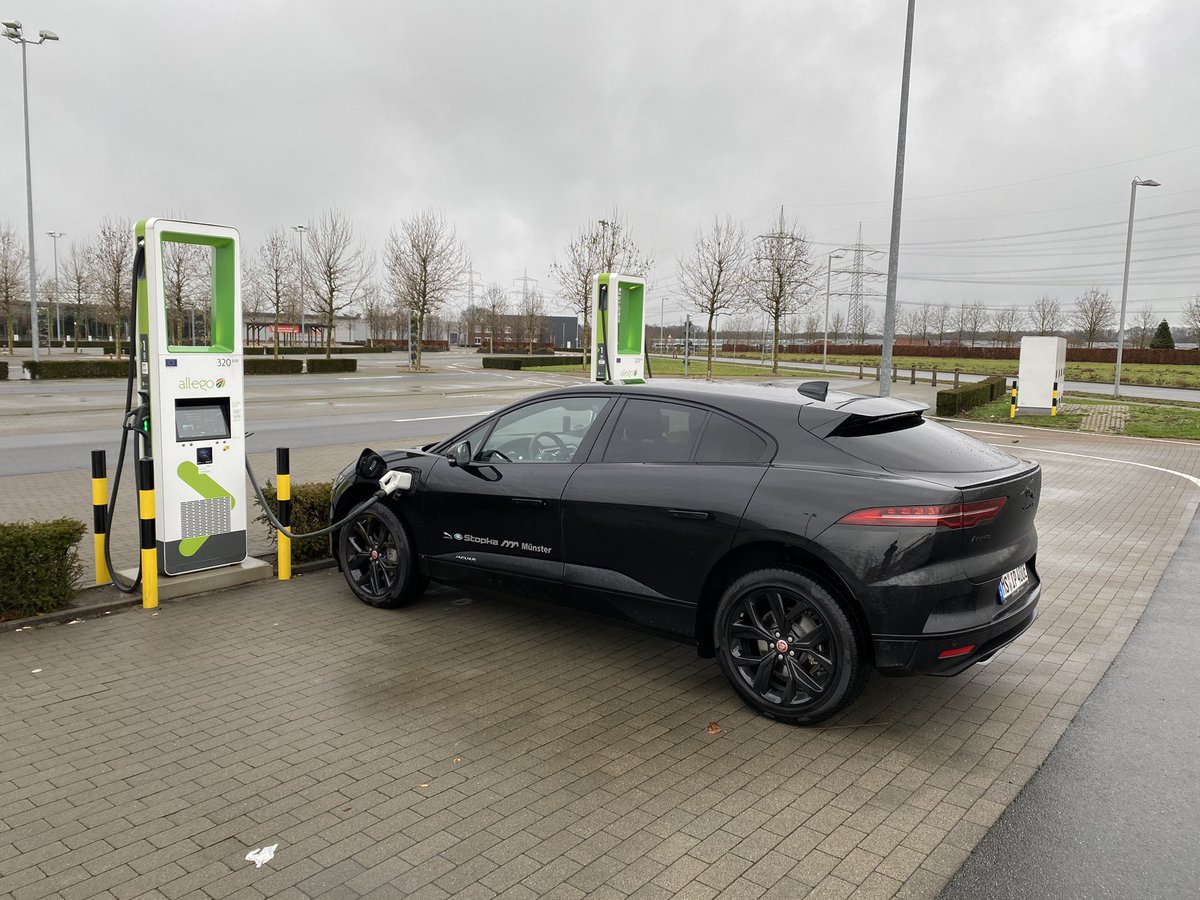 GerdKebschull's tweet image. *Jaguar E-Pace*
Laden am #allego Lader mit 45-47 kW bei 56% 
#jaguar #JaguarEPace @Jaguar @JaguarDEU @AutoStromer @elektrokarre @eautonews @eam_magazin @ElektrUnterwegs @Hagen @nextmove_de