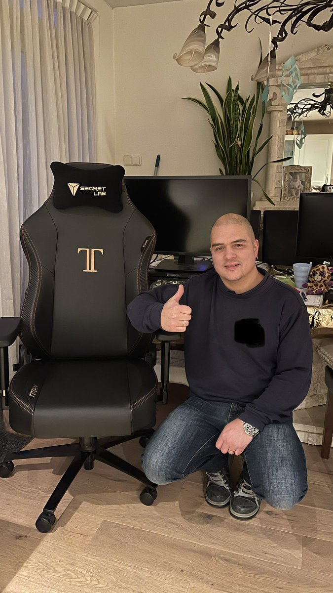 kevinmasterr's tweet image. Yes finally my new gaming chair has arrived.. Now enjoy and relax BF gaming with the community.. It came in 5 days! Thanks #secretlab