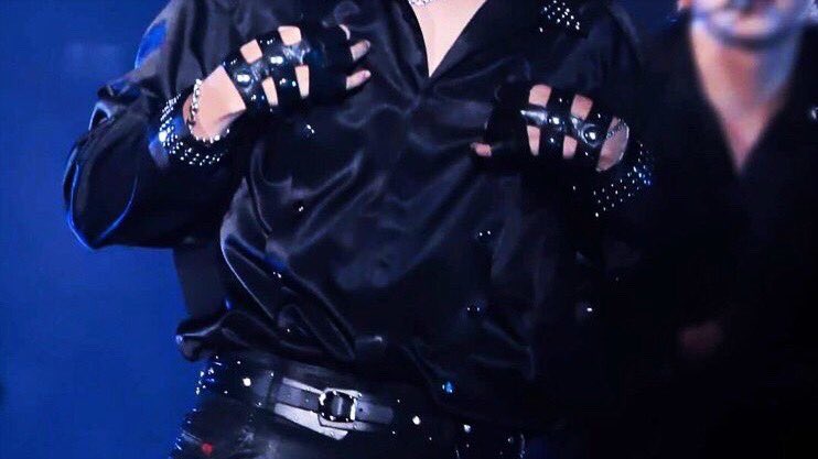 lvlyrh's tweet photo. HOSEOK’S LEATHER ACCESSORIES I FEEL DIZZY https://t.co/AubCIQAoKU