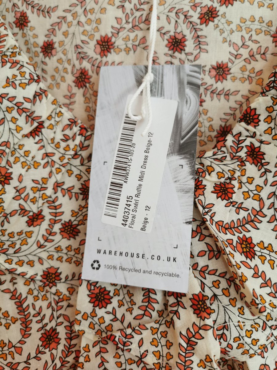 AMYmmmbop's tweet photo. @WarehouseUK I ordered a dress and you have sent me the top version of the dress as it was labelled incorrectly. The dress has now sold out online so I am unable to replace it and you don't offer exchanges. Is there a solution? Very disappointed https://t.co/rTf9jF2Phy