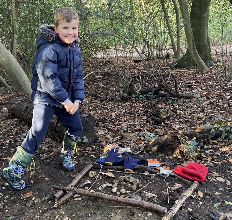DaveniesSchool's tweet photo. In Topic, Reception were invited to go on a winter walk and carry out a range of challenges, including finding a number of stones and making a shape out of sticks 🍂 @DaveniesPrePrep #GreatOutdoors #winter #nature #shapes #engageinspirechallenge #DaveniesDigitalLearning https://t.co/eCSvIml52u