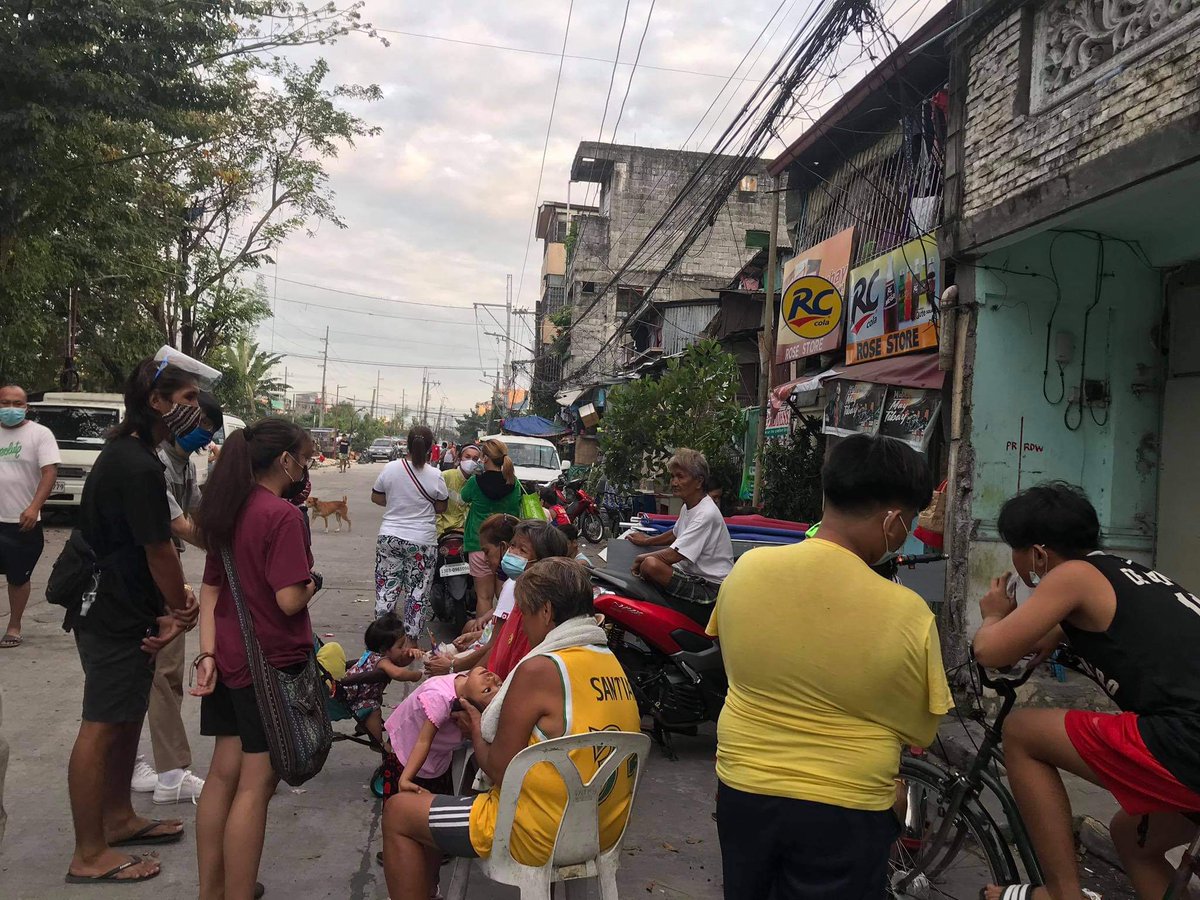 TINGNAN: Nagsagawa ng pag-aaral ngayong araw ang Anakbayan-Morayta kasama ang samahan ng magkakapitbahay sa Algeciras at mga kabataan ukol sa Charter Change.

#NoToChaCha 
#BakunaHindiChaCha
#OUSTDUTERTENOW