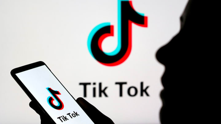 TikTok sekarang sedang mendominasi platform media sosial. Walaupun sudah banyak konten yang bermanfaat, tetapi ia tidak dapat mengambus konten negatif yang terdapat di sana.Sebelum terus hanyut bermain TikTok, ada beberapa perkara yang perlu anda tahu.