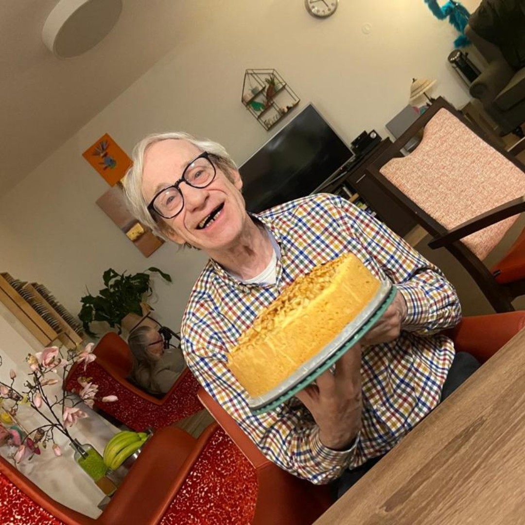 Kloek_wonenzorg's tweet photo. Goede voornemens 2021 vanuit Kloek Amsterdam:
samen appeltaart(en) bakken en daarna samen genieten. 
En dat doen onze bewoners volop! Wat een heerlijke foto's! https://t.co/g4u8z3v8Hl