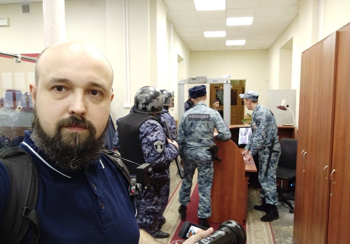 ya_YANson's tweet photo. ❗️14.01.2021 15:00 
Серпуховский горсуд (г. Серпухов, ул. Ворошилова, д. 186) продление стражи журналисту Яну Кателевскому. 
В 2020 году на него возбудили уголовное дело по особо тяжкой статье после публикации ряда расследований об МВД. 
Нужна ваша поддержка! Приходите! https://t.co/dDgrgBhsKc
