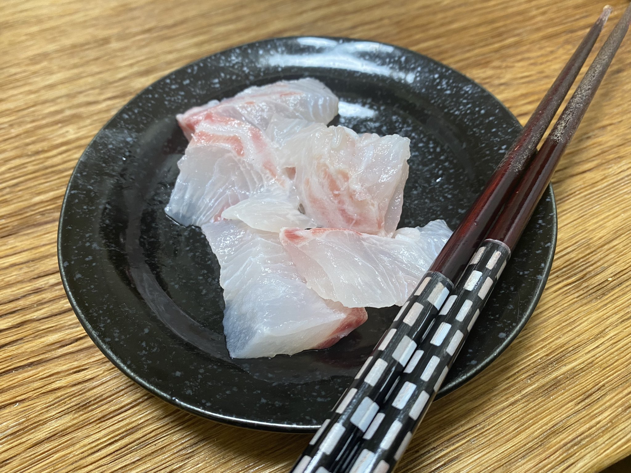 のらにゃんこ もふもふ ニザダイ サンノジ の刺身と唐揚げ ブダイとカサゴの煮付け ニザダイは評判悪く美味しくないって言われてたので かなりビビりまくりながら食べましたが 意外に満足なお味でした ブダイも美味しいけどカサゴの身の方がしっかりして のらにゃんこ もふもふ ニザダイ サンノジ の刺身と唐揚げ ブダイとカサゴの煮付け ニザダイは評判悪く美味しくないって言われてたので かなりビビりまくりながら食べましたが 意外に満足なお味でした ブダイも美味しいけどカサゴの身の方がしっかりして