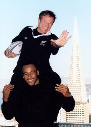 Just gonna go have a big ol' cry about Robin Williams and his All Blacks jersey having a fun day with Jonah.