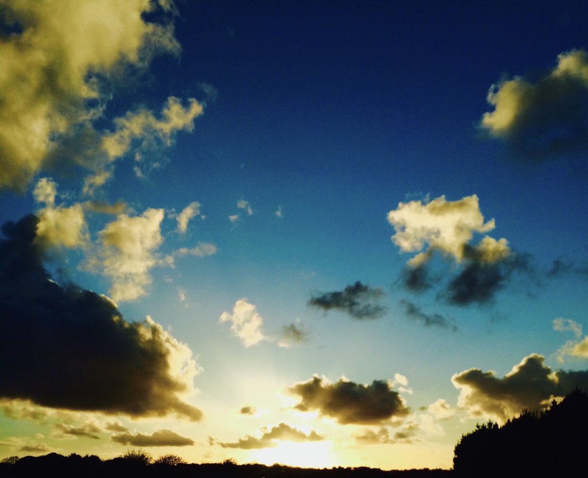 tormarkbooks's tweet photo. Dreaming of longer evenings and beautiful skies #tormarkbooks https://t.co/Sp9ji9Xsng