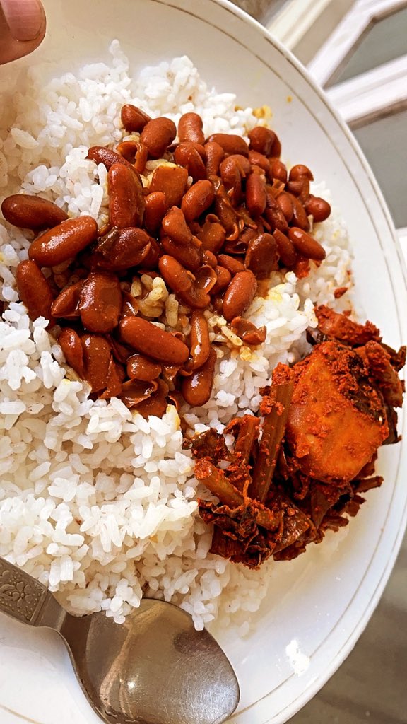 Qayoombhat3's tweet photo. My all time favourites and symbolic of Kashmiri tradition Koshur Aanchar and Rajma dal ❤️ @OmarAbdullah @Nidhi @AnupamPKher @RJSameenKhan @BDUTT https://t.co/DyKFo7mTd8